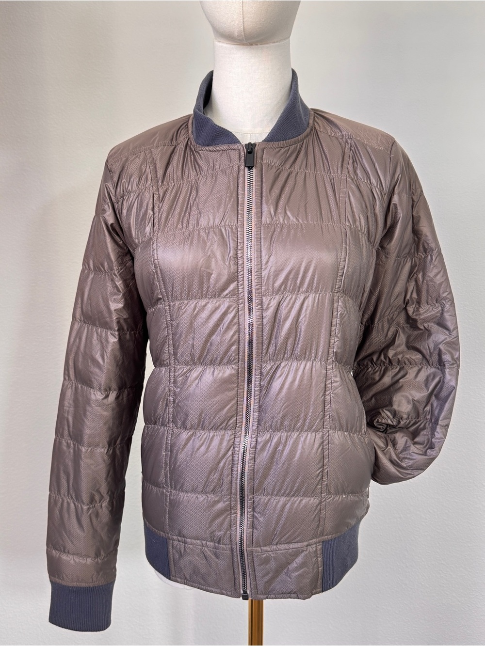 Athleta Goose Down Puffer Jacket Women’s Metallic Taupe Gray Quilted Bomber M